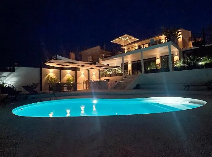 Luxury In Puerto Banus Panoramic Mountain And Sea Views With Private Pool 别墅 马尔韦利亚